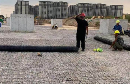 建始土工格栅铺设前地基要怎么处理？